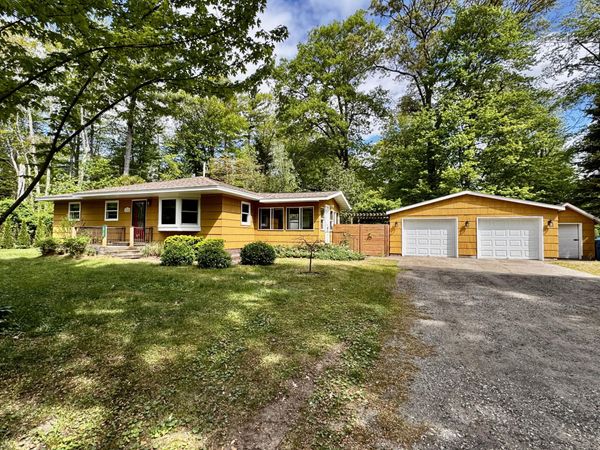 19105 Glendale Circle, Spring Lake, MI 49456