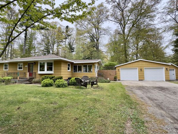 19105 Glendale Circle, Spring Lake, MI 49456