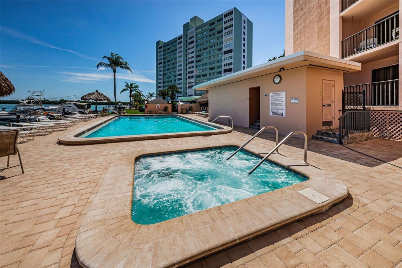 51 Island Way, Unit 306, Clearwater Beach, FL 33767 Photo
