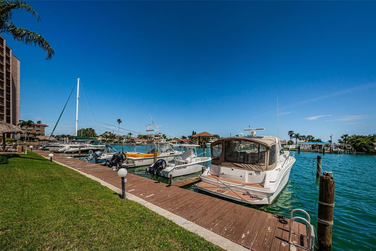 51 Island Way, Unit 306, Clearwater Beach, FL 33767 Photo