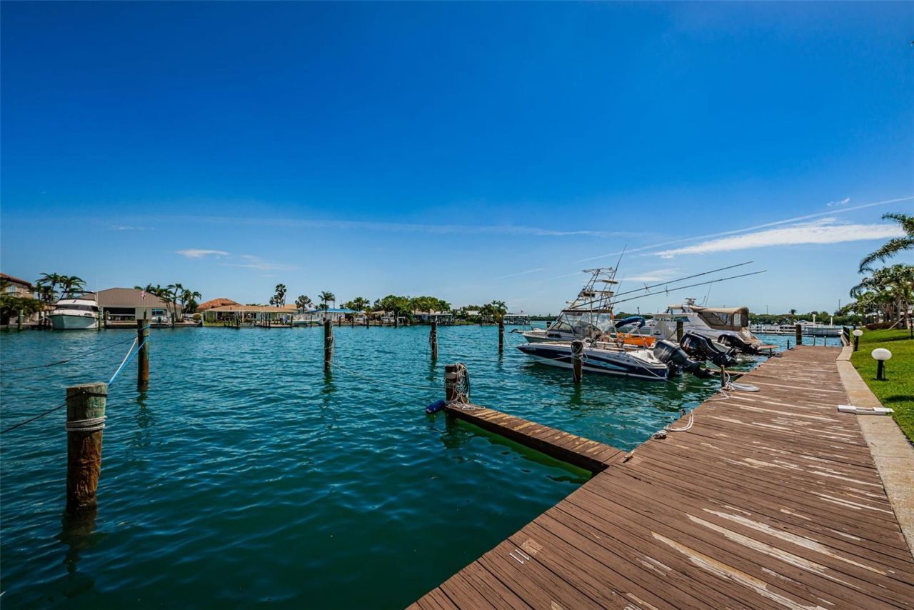 51 Island Way, Unit 306, Clearwater Beach, FL 33767 Photo