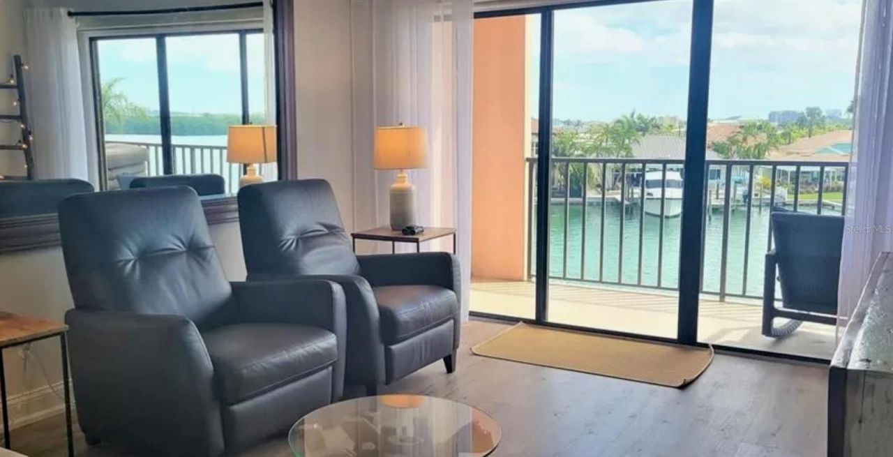 51 Island Way, Unit 306, Clearwater Beach, FL 33767 Photo