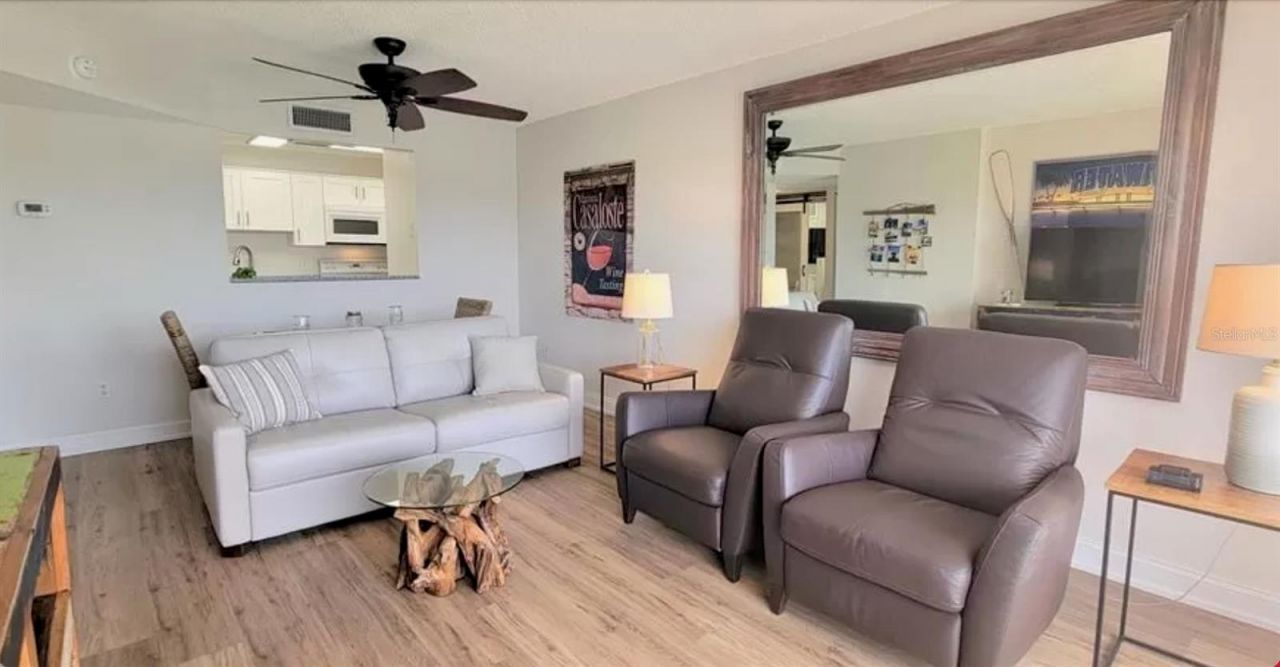 51 Island Way, Unit 306, Clearwater Beach, FL 33767 Photo