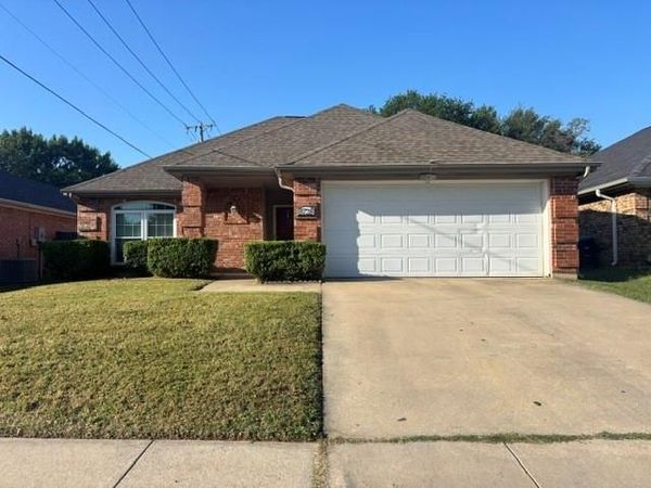 8728 Elbe Trail , Fort Worth, TX 76118