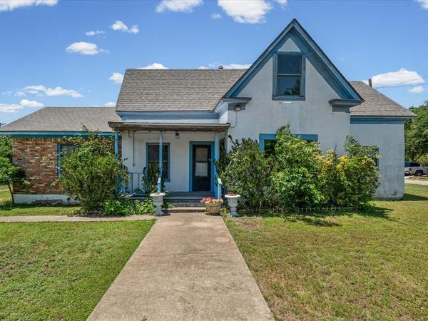 700 N 3rd Street , McGregor, TX 76657
