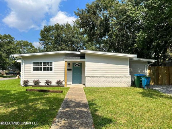 2603 Avenue B , Pascagoula, MS 39567