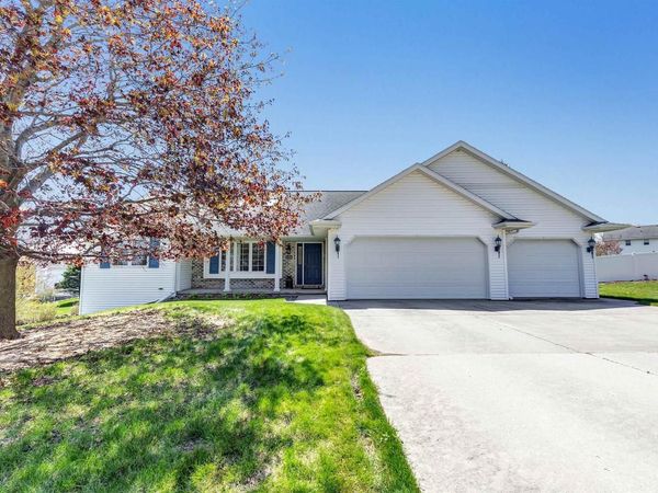 2195 REDPEPPER TRAIL, Green Bay, WI 54313