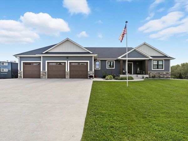 912 14th Street NE, Montgomery, MN 56069