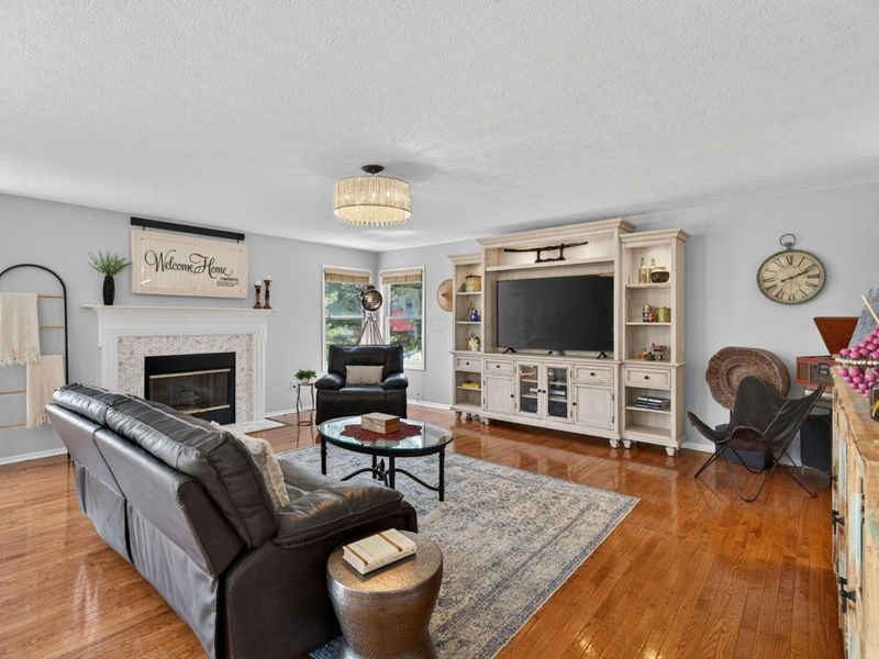 1658 Geranium Drive , Lewis Center, OH 43035 Photo 2