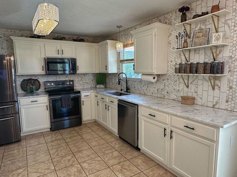 1658 Geranium Drive, Lewis Center, OH 43035 Photo 4