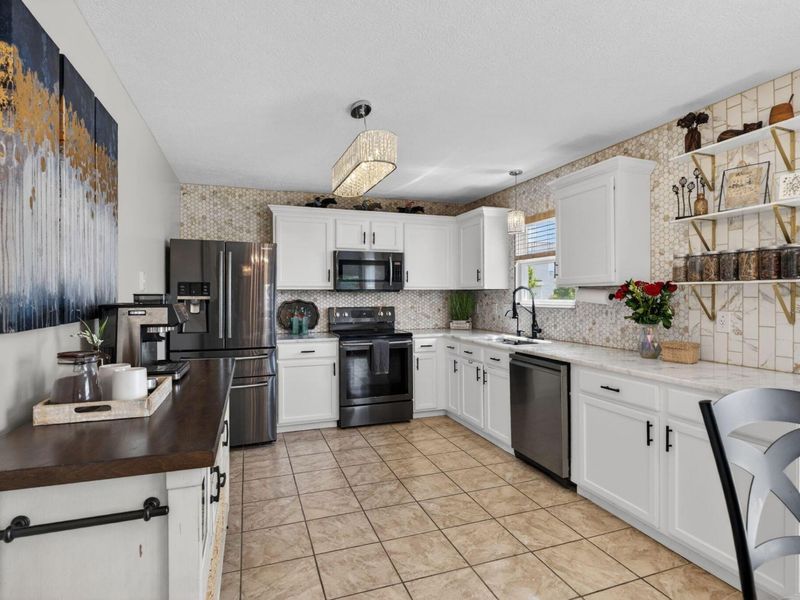 1658 Geranium Drive , Lewis Center, OH 43035 Photo 5