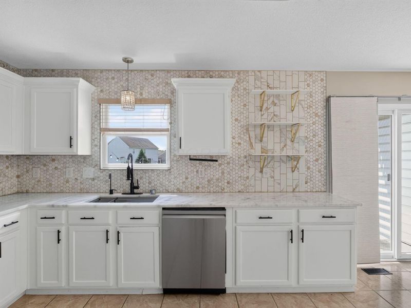 1658 Geranium Drive, Lewis Center, OH 43035 Photo 7