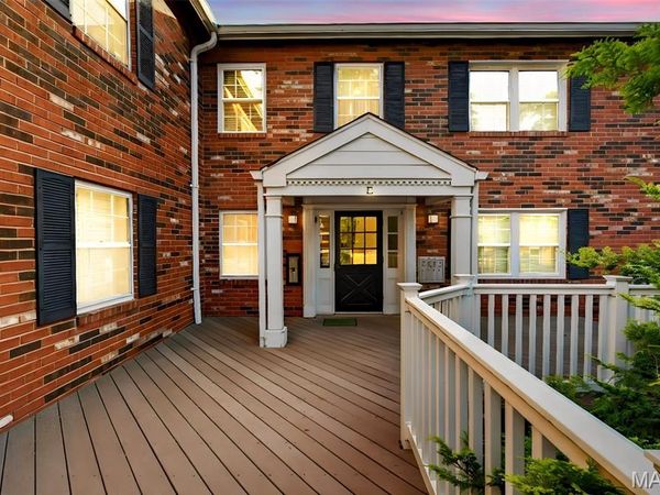 1041 N Clay Avenue, Unit E3, Kirkwood, MO 63122