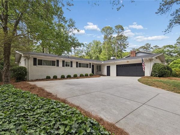 4428 E Kings Point Circle , Atlanta, GA 30338
