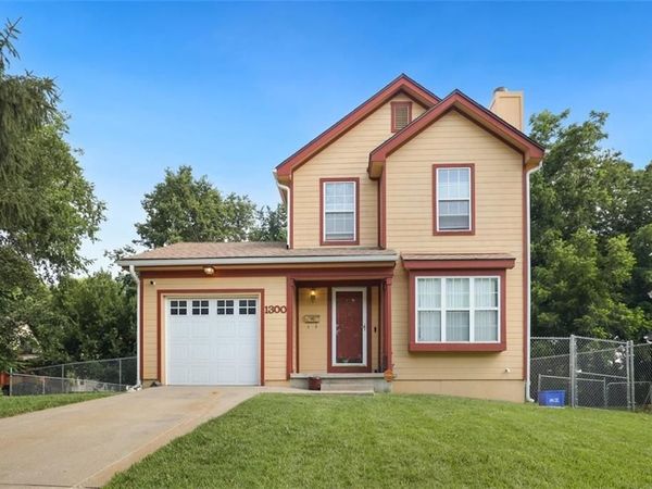1300 E 41st Street, Kansas City, MO 64110