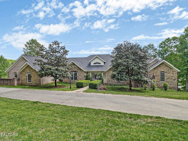 310 Old Stagecoach Place, Crossville, TN 38571