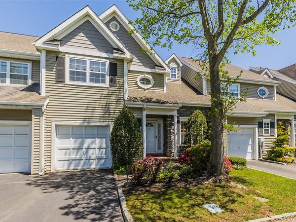 15 Scarborough Drive , Smithtown, NY 11787