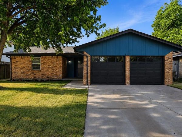 612 W Perry Drive, Mustang, OK 73064