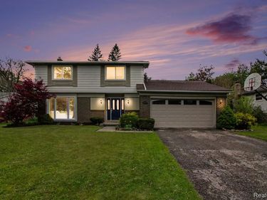 2964 Walmsley Circle Drive, Orion Twp, MI 48360