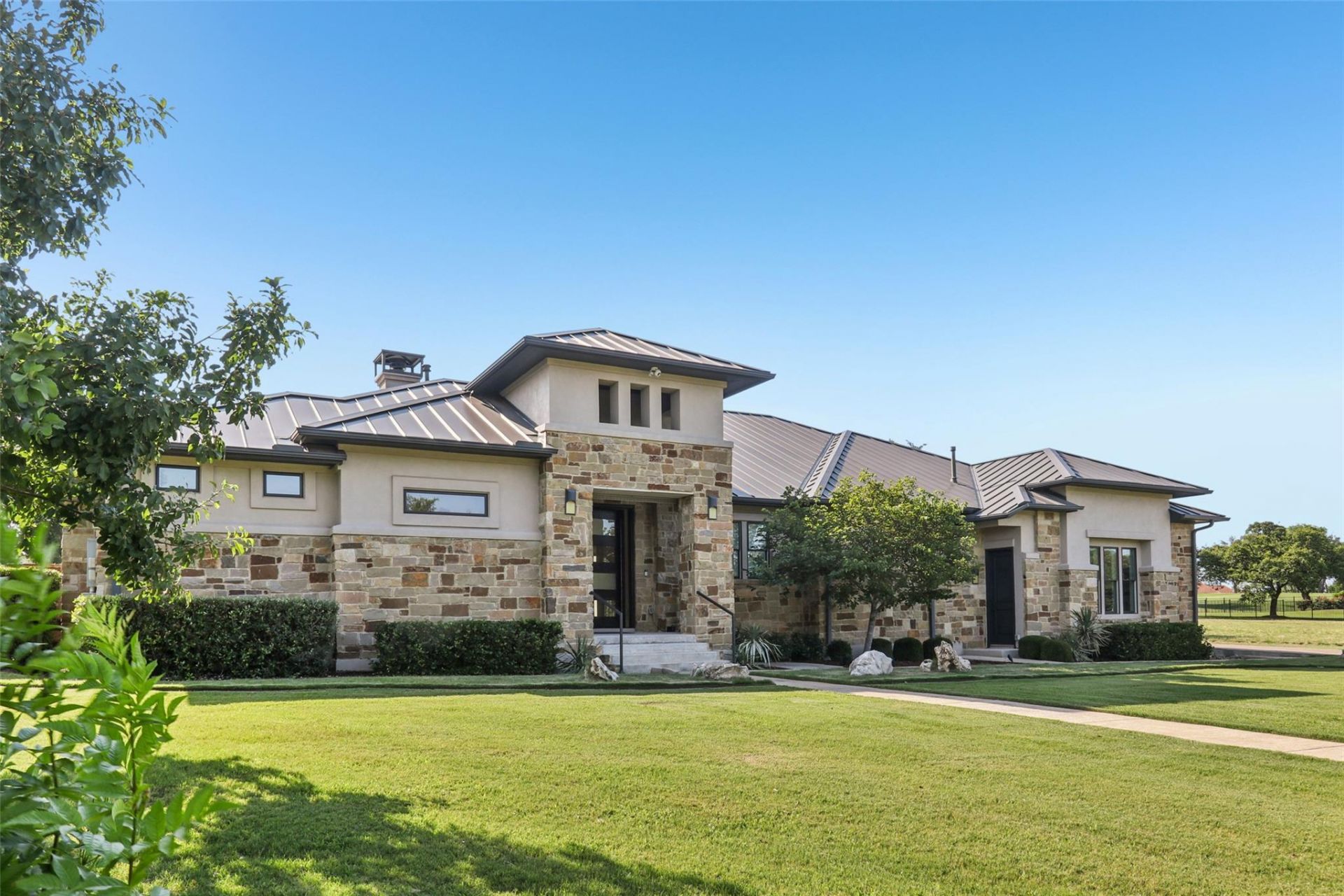 2404 Sailboat Pass, Spicewood, TX 78669 Main Photo