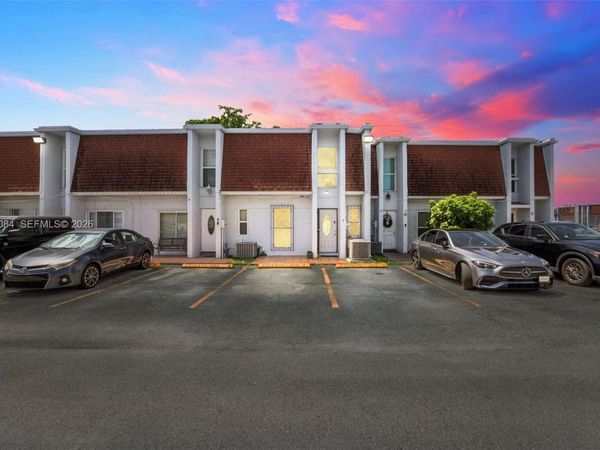 606 NW 107th Ave , Unit 9B, Miami, FL 33172