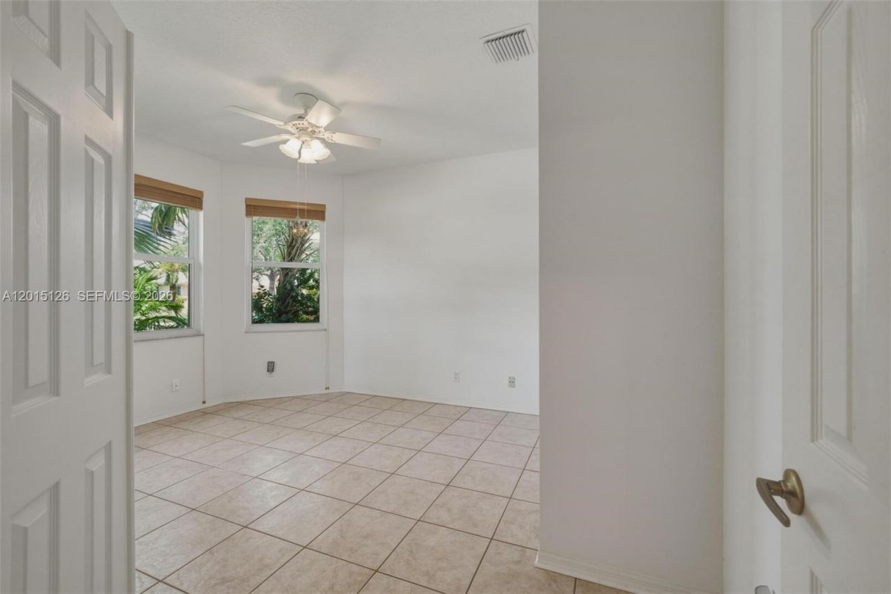 2099 NW 126th Ave, Pembroke Pines, FL 33028 Photo