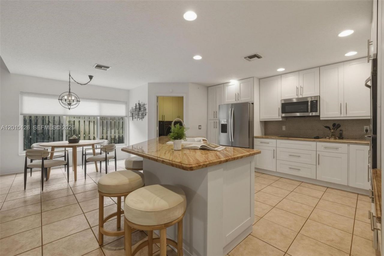 2099 NW 126th Ave, Pembroke Pines, FL 33028 Photo