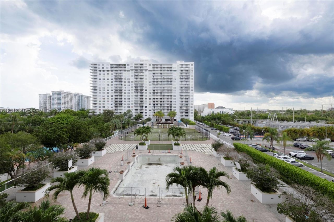 2851 NE 183rd St, Unit 504E, Aventura, FL 33160 Photo