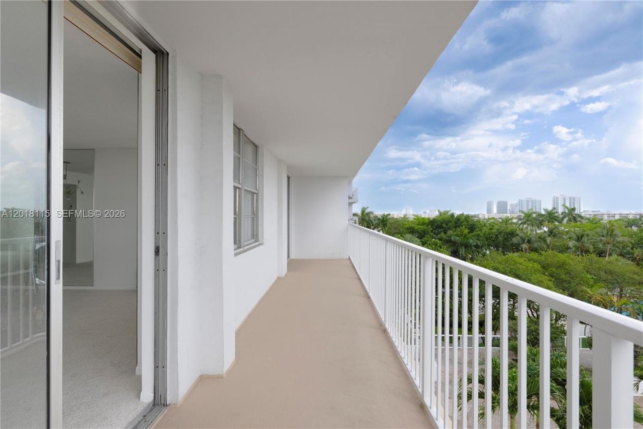 2851 NE 183rd St, Unit 504E, Aventura, FL 33160 Photo