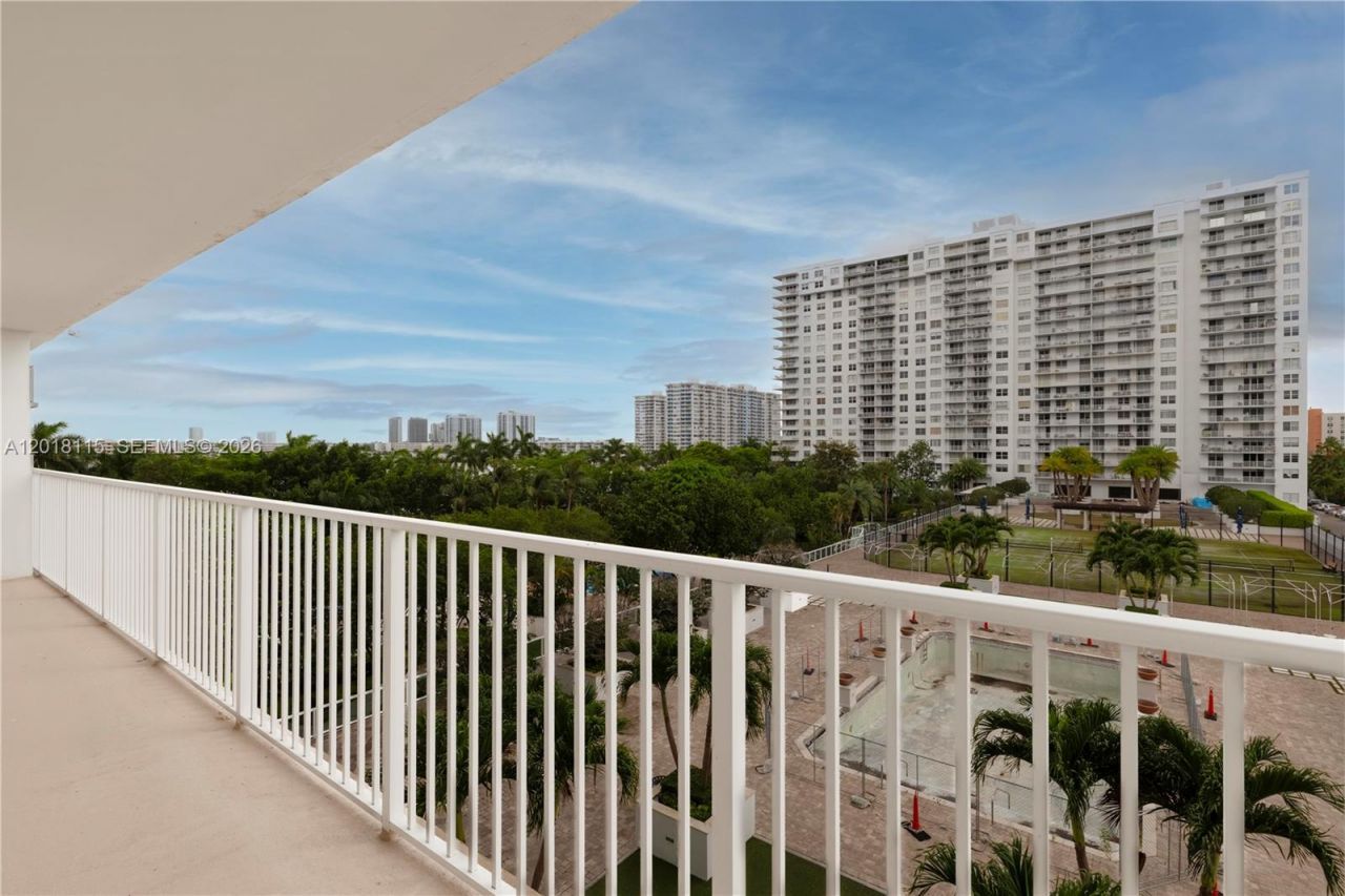 2851 NE 183rd St, Unit 504E, Aventura, FL 33160 Photo