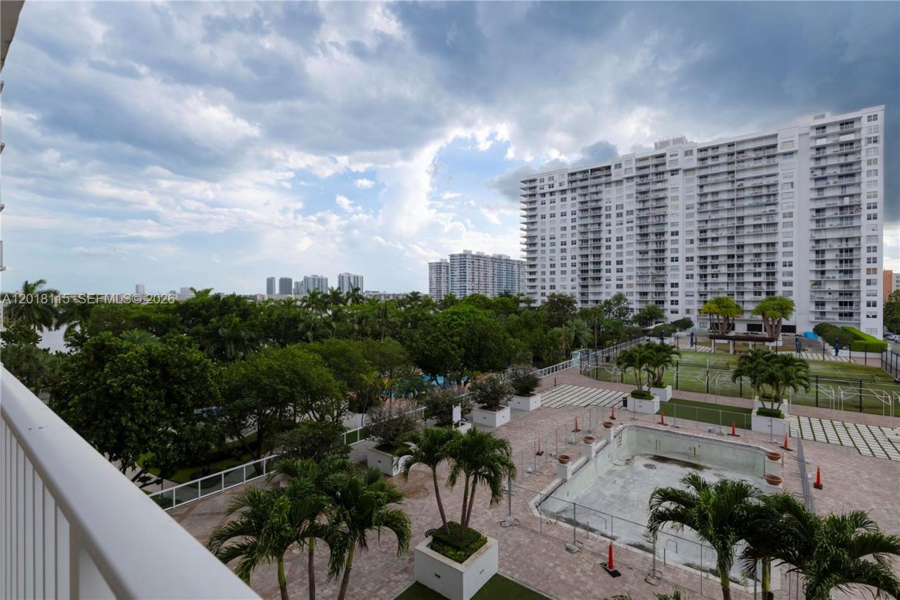 2851 NE 183rd St, Unit 504E, Aventura, FL 33160 Photo
