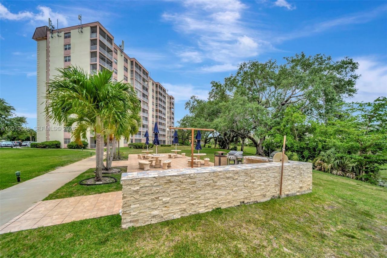 3575 Broken Woods Dr, Unit 1004, Coral Springs, FL 33065 Photo
