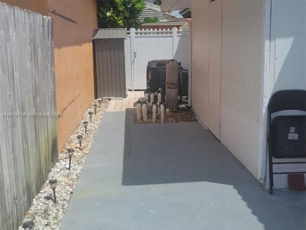 5670 NW 187th St , Miami Gardens, FL 33055
