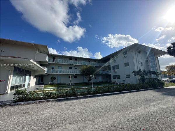 1050 E Sample Rd, Unit 208, Pompano Beach, FL 33064