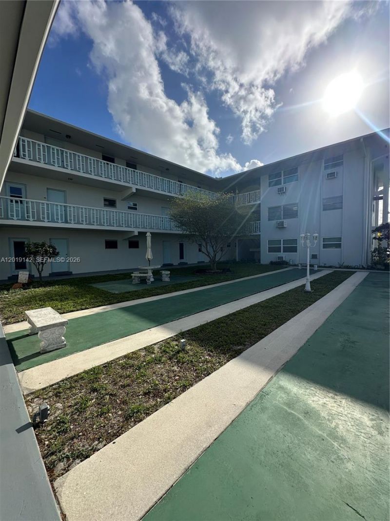 1050 E Sample Rd, Unit 208, Pompano Beach, FL 33064 Photo