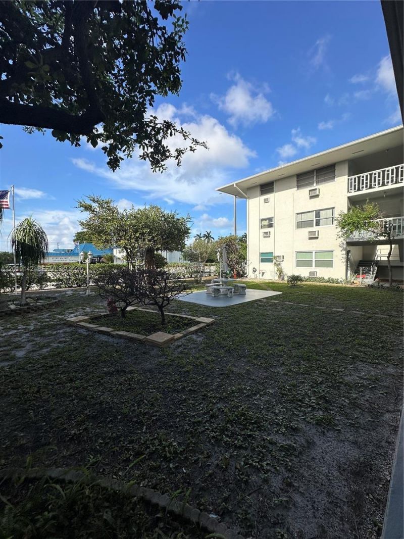 1050 E Sample Rd, Unit 208, Pompano Beach, FL 33064 Photo