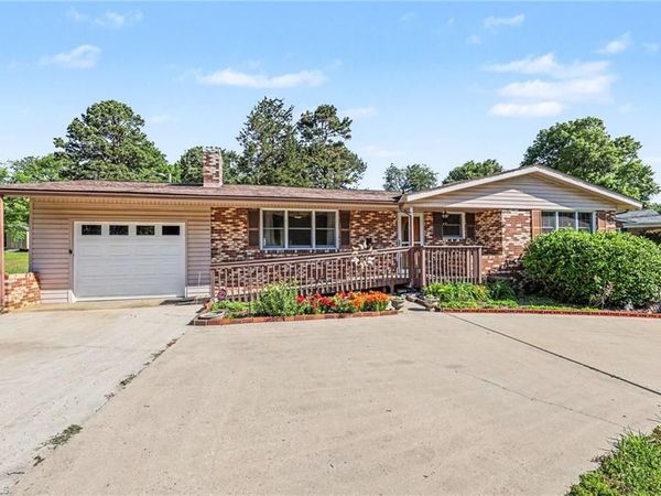 119 Lakeview Circle, Thomasville, NC 27360