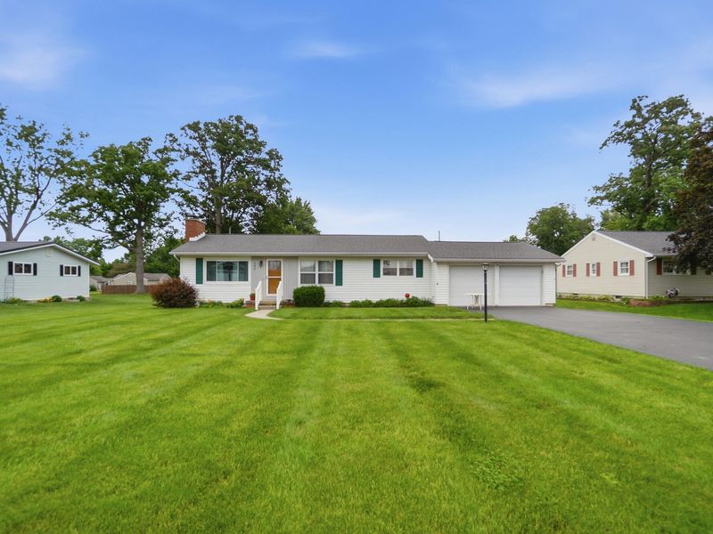 402 Woodlawn Drive, Wapakoneta, OH 45895 Photo 1