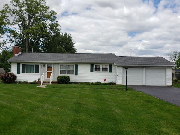 402 Woodlawn Drive, Wapakoneta, OH 45895