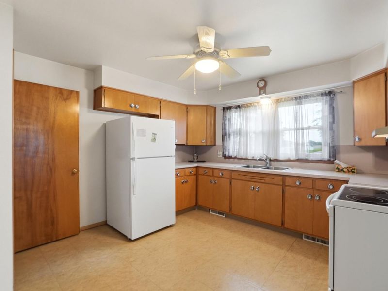 402 Woodlawn Drive, Wapakoneta, OH 45895 Photo 12