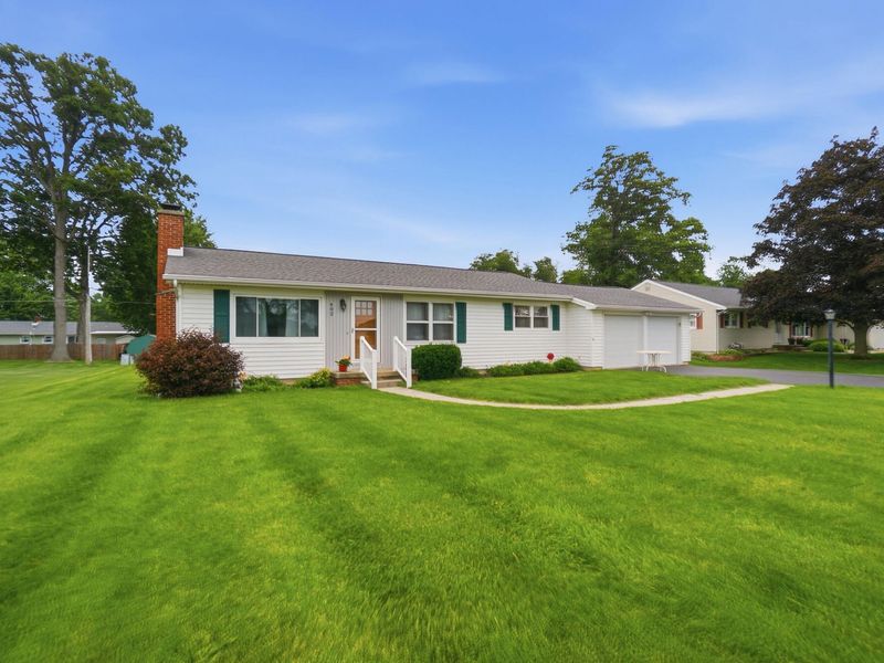 402 Woodlawn Drive, Wapakoneta, OH 45895 Photo 3