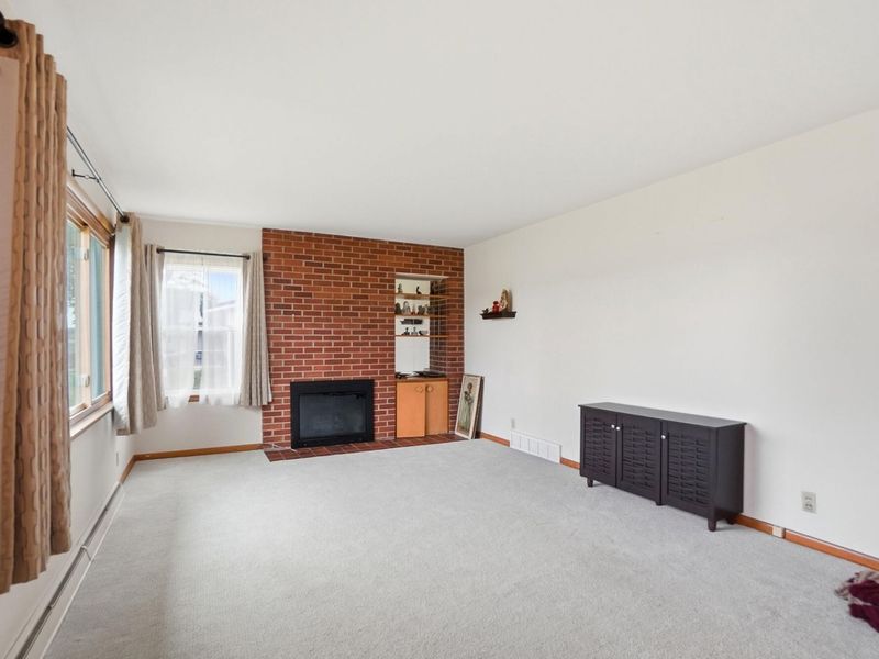 402 Woodlawn Drive, Wapakoneta, OH 45895 Photo 6