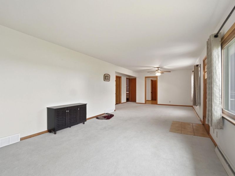 402 Woodlawn Drive, Wapakoneta, OH 45895 Photo 8