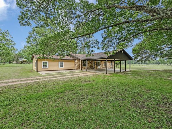 835 Jones ST , Smithville, TX 78957