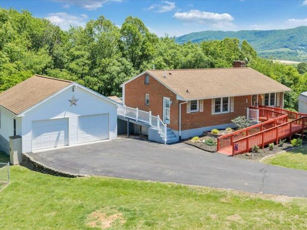 90 Berkshire CIR , Roanoke, VA 24019