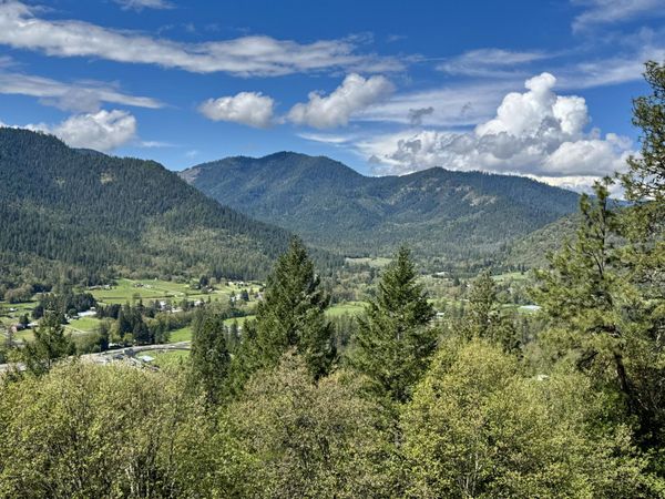 901 Manzanita Drive, Rogue River, OR 97537