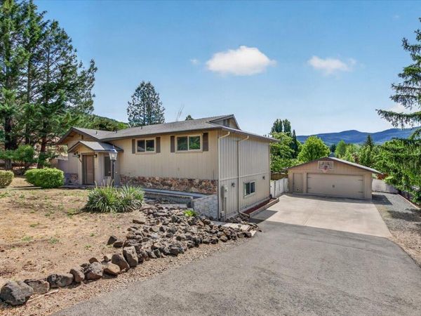 1568 Angelcrest Drive, Medford, OR 97504