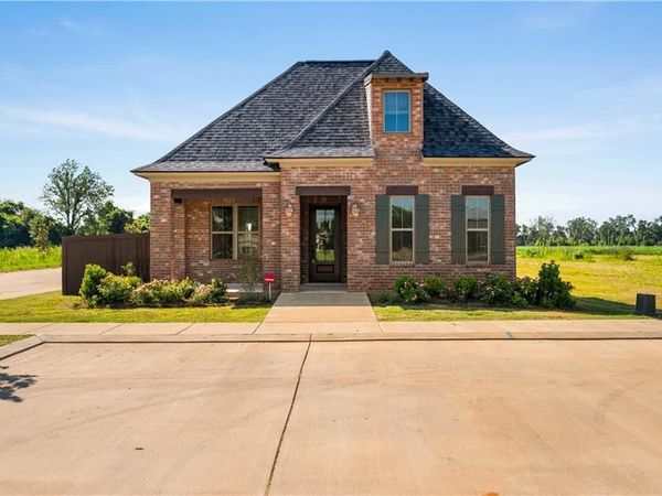 1004 TRADITIONS Loop, Alexandria, LA 71303