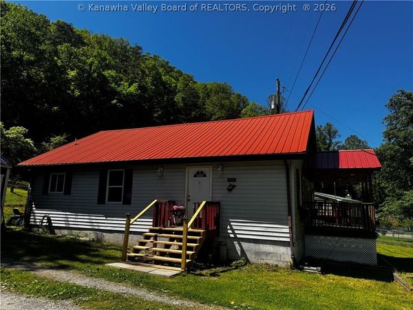 3728 Garrett Fork Road, Chapmanville, WV 25508