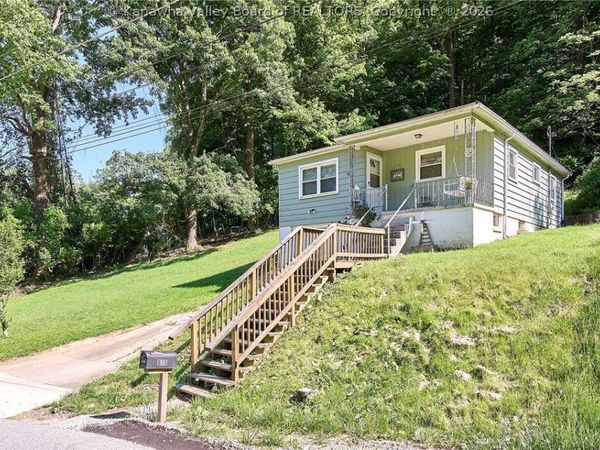 615 Crestlyn Drive, Charleston, WV 25302